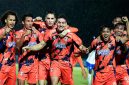 Baru menit ke-3, KH Yudo (99) sudah bikin tribun bergetar! Gol tunggal sang striker memastikan kemenangan krusial Tornado Kendal atas tamunya, Persipura Jayapura malam ini. Tiga poin aman di kandang!