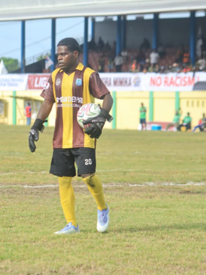 Kiper Persidei Deiyai, Yapet Edowai, tampil gemilang dan terpilih sebagai Man of The Match saat menahan imbang Persipuncak Cartenz 0-0 pada laga pembuka Liga 4 Papua Tengah di Stadion Wania Imipi Timika, Senin (9/3/2026).