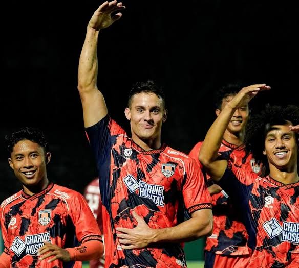 Selebrasi penuh emosi setelah meraih kemenangan atas Persipura Jayapura.