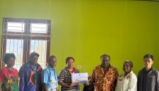 Penyerahan DPA 2026 oleh Dinas Kesehatan Deiyai menjadi langkah strategis dalam meningkatkan kinerja, transparansi, dan kualitas pelayanan kesehatan masyarakat.