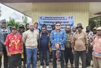 Kesbangpol Kabupaten Deiyai melakukan monitoring pemilihan Kepala Suku Mee tingkat kampung dan distrik sebagai bagian penguatan demokrasi adat, persatuan masyarakat, dan stabilitas daerah, Kamis (23/4/2026).