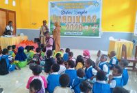 Anak-anak TK/PAUD antusias mengikuti lomba mewarnai dalam rangka menyambut Hari Pendidikan Nasional 2026 di Kabupaten Deiyai.