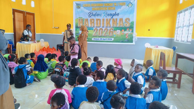 Anak-anak TK/PAUD antusias mengikuti lomba mewarnai dalam rangka menyambut Hari Pendidikan Nasional 2026 di Kabupaten Deiyai.
