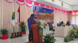 Kepala Bappeda Deiyai Melianus Dogopia saat menyampaikan sambutan dalam kegiatan Musrenbang RKPD 2027 di Aula Sekwan, Kamis (16/4/2026).