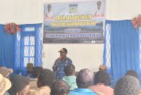 Asisten II Setda Deiyai, Mesak Pakage, SE, saat membuka kegiatan Sosialisasi Gemar Membaca tingkat Sekolah Dasar yang diselenggarakan Dinas Perpustakaan dan Arsip Daerah di Deiyai, Kamis (30/4/2026).