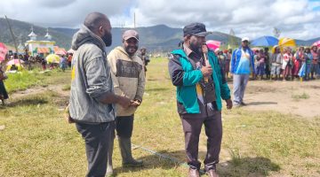 DPR Papua Tengah Donatus Mote Berpartisipasi dalam Ebamukai Pembangunan Gereja Katolik St. Simon Kirene Okomokebo