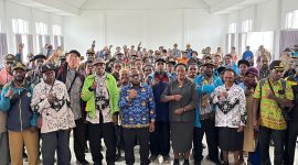 Foto bersama usai Rapat Evaluasi dan Sosialisasi Kebijakan Pendidikan Tahun 2026 yang digelar Dinas Pendidikan Kabupaten Deiyai di Aula BKPSDM Kabupaten Deiyai, Kamis (7/5/2026). 