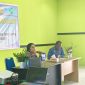 Dokter Spesialis Anak dr. Merry saat memberikan materi dalam kegiatan evaluasi kematian ibu dan bayi yang diselenggarakan Dinas Kesehatan Kabupaten Deiyai, Kamis (7/5/2026). Foto SK