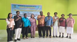 Dinas Kesehatan Kabupaten Deiyai melalui Bidang Kesmas menggelar evaluasi kematian ibu dan bayi di ruang pertemuan Dinkes Deiyai, Kamis (7/5/2026), sebagai upaya menekan angka kematian ibu dan bayi di wilayah tersebut.