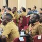 Bupati Deiyai, Melkianus Mote, didampingi Sekda Deiyai Ambrosius Eria saat menghadiri Forum Koordinasi Strategi Percepatan Pembangunan Papua di Timika, Kabupaten Mimika, bersama para kepala daerah se-Tanah Papua.