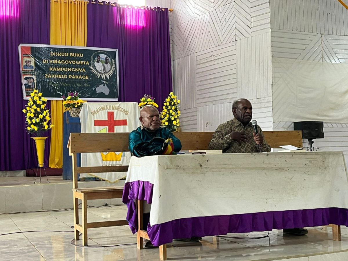 MRP Papua Tengah melalui Pokja Agama menggelar pertemuan penjaringan aspirasi masyarakat agama Kabupaten Deiyai dan diskusi buku “Rayu Dewi Themis di Dunia Maya” di Gereja Kingmi Jemaat Bahtera Bomou III, Kampung Yibagouyoweta, Selasa (12/05/2026).