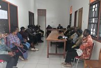 BPPRD Kabupaten Deiyai menggelar rapat pembentukan panitia kegiatan penyuluhan dan penyebarluasan kebijakan pajak daerah sebagai upaya meningkatkan koordinasi dan kesiapan pelaksanaan sosialisasi pajak di lima distrik Kabupaten Deiyai, Rabu (13/5/2026).