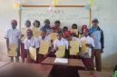Kepala SD YPPGI Yaba II Korneles Pakage bersama siswa angkatan pertama, guru usai acara pelepasan dan penamatan siswa Tahun Ajaran 2025/2026 di Kampung Yaba, Kabupaten Deiyai, Kamis (11/6/2026).