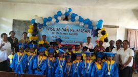 Peserta didik TK Santa Teresia Widimei, PAUD/KB Kigou, dan PAUD/KB Edoutou Gakokebo mengikuti prosesi wisuda dan pelepasan Tahun Ajaran 2025/2026 di Distrik Tigi Utara, Kabupaten Deiyai, Jumat (12/6/2026).