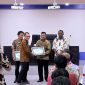 Kepala BPKAD Kabupaten Deiyai, Warsino, menerima Penghargaan Terbaik II Capaian Kinerja Penyaluran Dana Alokasi Khusus (DAK) Fisik dan Nonfisik Semester II Tahun 2025 yang diserahkan oleh KPPN Tipe A2 Nabire dalam kegiatan Forum Konsultasi Publik dan Stakeholders Day Tahun 2026 di Aula KPPN Nabire, Kamis (18/6/2026).