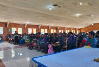 Kaum Perempuan dari enam klasis Kordinator KINGMI Deiyai mengikuti ibadah dan seminar pembinaan di Gedung gereja KINGMI Bethel Gakokebo Klasis Tigi utara, Jumat, 19/6/2026. 
