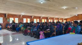 Kaum Perempuan dari enam klasis Kordinator KINGMI Deiyai mengikuti ibadah dan seminar pembinaan di Gedung gereja KINGMI Bethel Gakokebo Klasis Tigi utara, Jumat, 19/6/2026. 