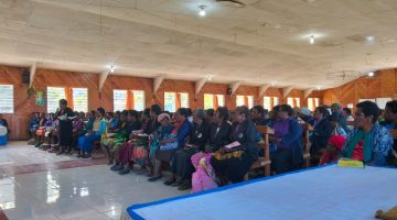Kaum Perempuan dari enam klasis Kordinator KINGMI Deiyai mengikuti ibadah dan seminar pembinaan di Gedung gereja KINGMI Bethel Gakokebo Klasis Tigi utara, Jumat, 19/6/2026. 