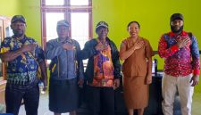 Ke empat Anggota DPRK bersama Ibu kepala Dinas Kesehatan kabupaten Deiyai, Selasa, 23/6/2026.