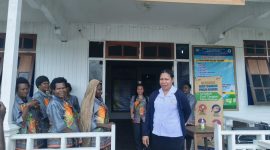 Kepala Dinas Kesehatan Fransina Rumbiak Mote, S. KM. M.Kes saat mengunjungi Puskesmas Kokobaya, Rabu, 24/6/2026. 