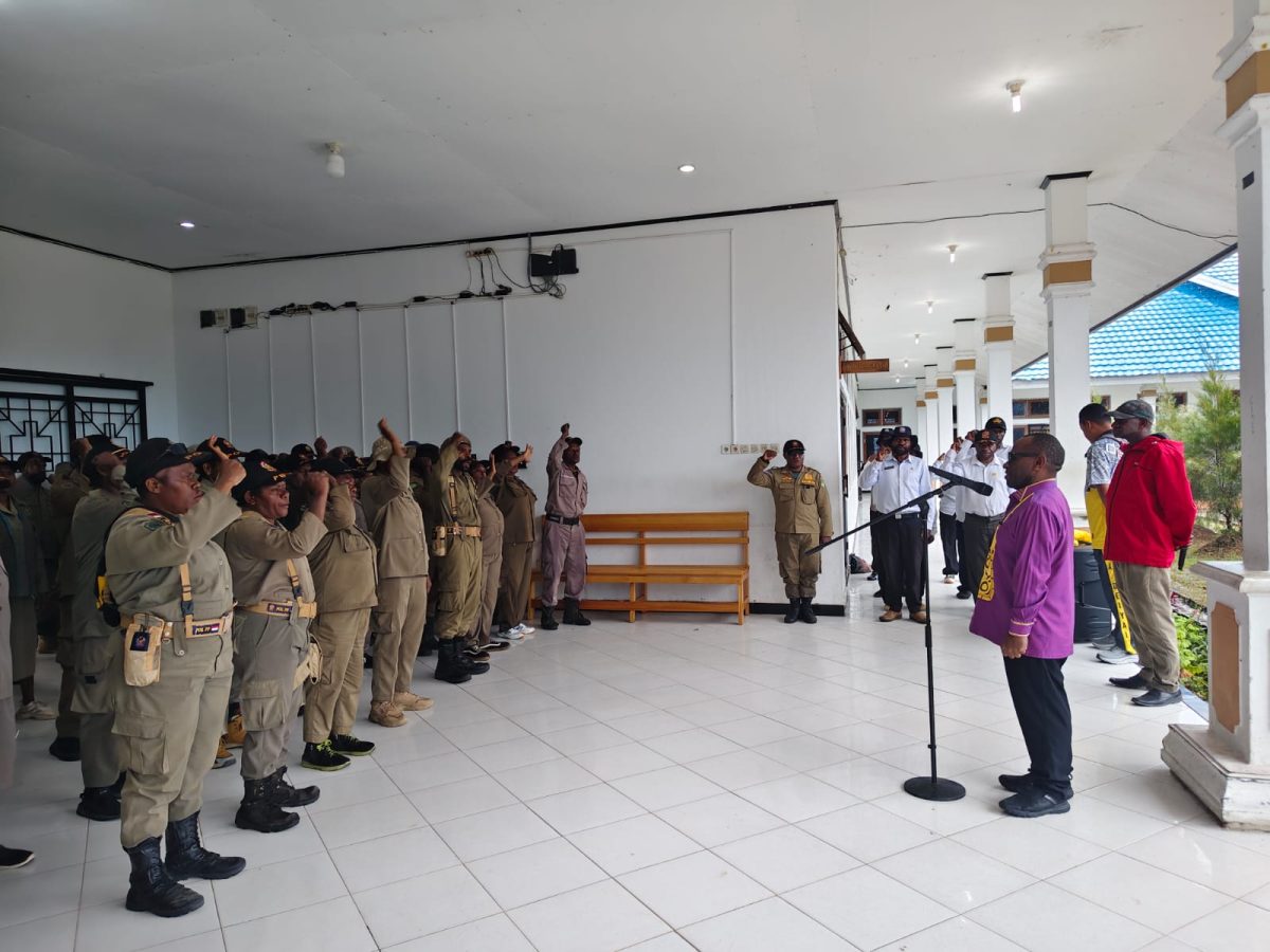 Suasana Apel Bupati dan Anggota POL PP yang berlangsung di kantor Bupati Deiyai, Jumat, 26/6/2026.