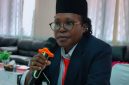 Anggota DPRK Deiyai Anace Yuppy meminta pemerintah dan aparat terkait segera mengambil langkah penyelesaian konflik tapal batas antara masyarakat Suku Mee dan Kamoro agar warga yang mengungsi dapat kembali ke kampung halaman dengan aman.