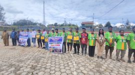 Kontingen pelajar SMA/SMK Kabupaten Deiyai yang berhasil meraih Juara Umum pada Festival Cahaya Kreasi Papua Tengah, di halaman kantor bupati Deiyai, Selasa, 30/6/2026.
