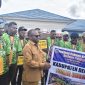 Bupati Deiyai Melkianus Mote, ST bersama Kontingen di halaman kantor Bupati, Selasa, 30/6/2026