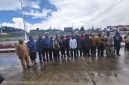 Bupati Deiyai, Melkianus Mote, ST, berfoto bersama 12 siswa penerima Program ADEM Tahun 2026 usai acara pelepasan di halaman Kantor Bupati Deiyai, Kamis (2/7/2026).