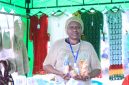 Pelaku UMKM SADAKA, Pebur Mote, menunjukkan produk minyak buah merah dan aneka olahan pangan lokal khas Deiyai kepada pengunjung Festival TIFA 2026 di Timika.