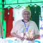 Pelaku UMKM SADAKA, Pebur Mote, menunjukkan produk minyak buah merah dan aneka olahan pangan lokal khas Deiyai kepada pengunjung Festival TIFA 2026 di Timika.