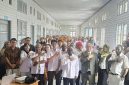 Bupati Deiyai Melkianus Mote, ST, bersama tim surveior LARSQI dan jajaran RSUD Deiyai.