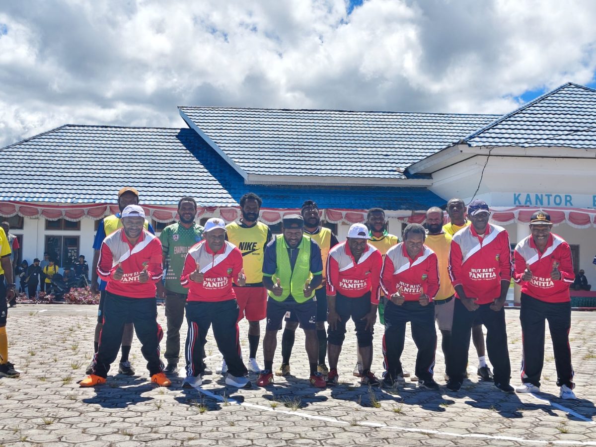 Bupati Deiyai, Melkianus Mote, secara resmi membuka rangkaian lomba dan pertandingan dalam rangka memperingati HUT ke-81 Kemerdekaan Republik Indonesia di halaman Kantor Bupati Deiyai, Rabu (15/7/2026).