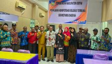 Asisten III Sekda Deiyai Daniel Bunai, S.E., S.T bersama, Peserta seleksi Sekda dan Panitia seleksi di Nabire, 17/7/2026.