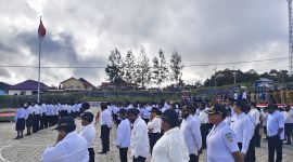 Suasana Apel berlangsung di halaman kantor bupati peserta CPNS Formasi 2024, THK2 dan P3K saat mengikuti arahan bupati, Senin, 20/7/2026.
