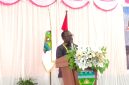 Bupati Deiyai Melkianus Mote, ST menyampaikan sambutan dalam sebuah acara pemerintahan di Aula Sekwan. 