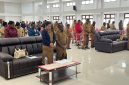 Bupati Deiyai Melkianus Mote, S.T., bersama jajaran Pemerintah Kabupaten Deiyai mengikuti Ibadah Oikumene Bulan Juli 2026 di Aula Tuyana, Waghete, yang mengangkat tema “TUHAN itu ALLAH Penyayang dan Panjang Sabar” sebagai penguatan nilai kasih, kesabaran, dan integritas dalam pelayanan kepada masyarakat.