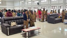 Bupati Deiyai Melkianus Mote, S.T., bersama jajaran Pemerintah Kabupaten Deiyai mengikuti Ibadah Oikumene Bulan Juli 2026 di Aula Tuyana, Waghete, yang mengangkat tema “TUHAN itu ALLAH Penyayang dan Panjang Sabar” sebagai penguatan nilai kasih, kesabaran, dan integritas dalam pelayanan kepada masyarakat.