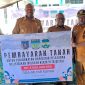 Bupati Deiyai Melkianus Mote, Bupati Dogiyai Yudas Tebai, Wakil Bupati Paniai Ham Yogi dan salah satu anggota polisi polres Deiyai di tempat pembayaran lahan Senilai 3 Milyar, Selasa, 28/7/2026. 