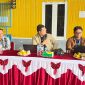 Narasumber Saat menyampaikan Sosialisasi Pemanfaatan Teknologi Artificial Intelligence (AI) di Kantor BPKAD Kabupaten Deiyai, Waghete, Jumat (31/7/2026).