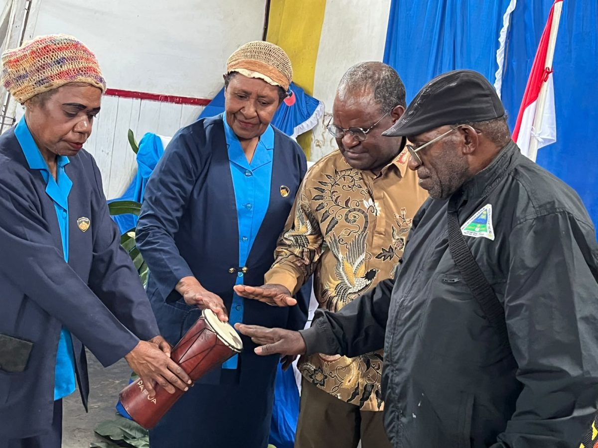 Wakil Bupati Deiyai Ayub Pigome membuka Konfercab IV WKRI Paroki St. Yohanis Pemandi Waghete di Waghete, Rabu (6/8/2026).