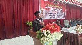 Bupati Deiyai, Melkianus Mote, menyampaikan tanggapan atas pandangan umum fraksi-fraksi DPRD dalam Sidang Paripurna DPRD Kabupaten Deiyai terkait pembahasan Raperda tentang Perubahan APBD Tahun Anggaran 2026 di ruang sidang DPRD Kabupaten Deiyai.