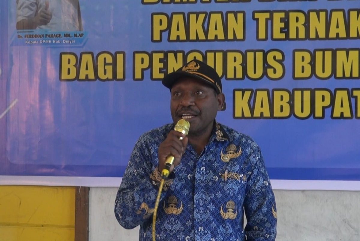 Pelipus Goo secara resmi membuka kegiatan Bimbingan Teknis Peternakan Babi bagi pengurus BUMDes dari 67 kampung di Kabupaten Deiyai.