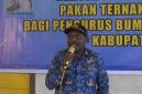 Pelipus Goo secara resmi membuka kegiatan Bimbingan Teknis Peternakan Babi bagi pengurus BUMDes dari 67 kampung di Kabupaten Deiyai.