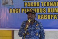 Pelipus Goo secara resmi membuka kegiatan Bimbingan Teknis Peternakan Babi bagi pengurus BUMDes dari 67 kampung di Kabupaten Deiyai.