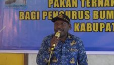 Pelipus Goo secara resmi membuka kegiatan Bimbingan Teknis Peternakan Babi bagi pengurus BUMDes dari 67 kampung di Kabupaten Deiyai.