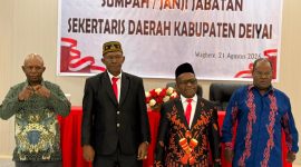 Foto bersama Ketua DPRD Gregorius Mote, Sekda yang baru dilantik Abrosius Eria, S.Pd, Bupati Deiyai Melkianus Mote, ST dan Wakil Ayub Pigome usai pelantikan dan pengambilan sumpah janji, Sabtu, 22/8/2026