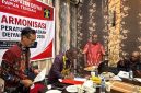 Bupati Deiyai Melkianus Mote, ST., didampingi Asisten I, Ketua DPRD dan Perwakilan Kantor Wilayah Hukum Papua sedang tanda tangan sebuah Surat di Lprice Restaurant dan Lounge, Nabire, Jumat, 21/8/2026