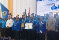 Sekjen DPP KNPI bersama Ketua DPD I KNPI Provinsi Papua Tengah Justinus Tebai dan jajaran pengurus usai pelantikan DPD I KNPI Provinsi Papua Tengah, Staf ahli, kapolres Paniai di Aula Kantor Bupati Paniai, Rabu (26/8/2026).