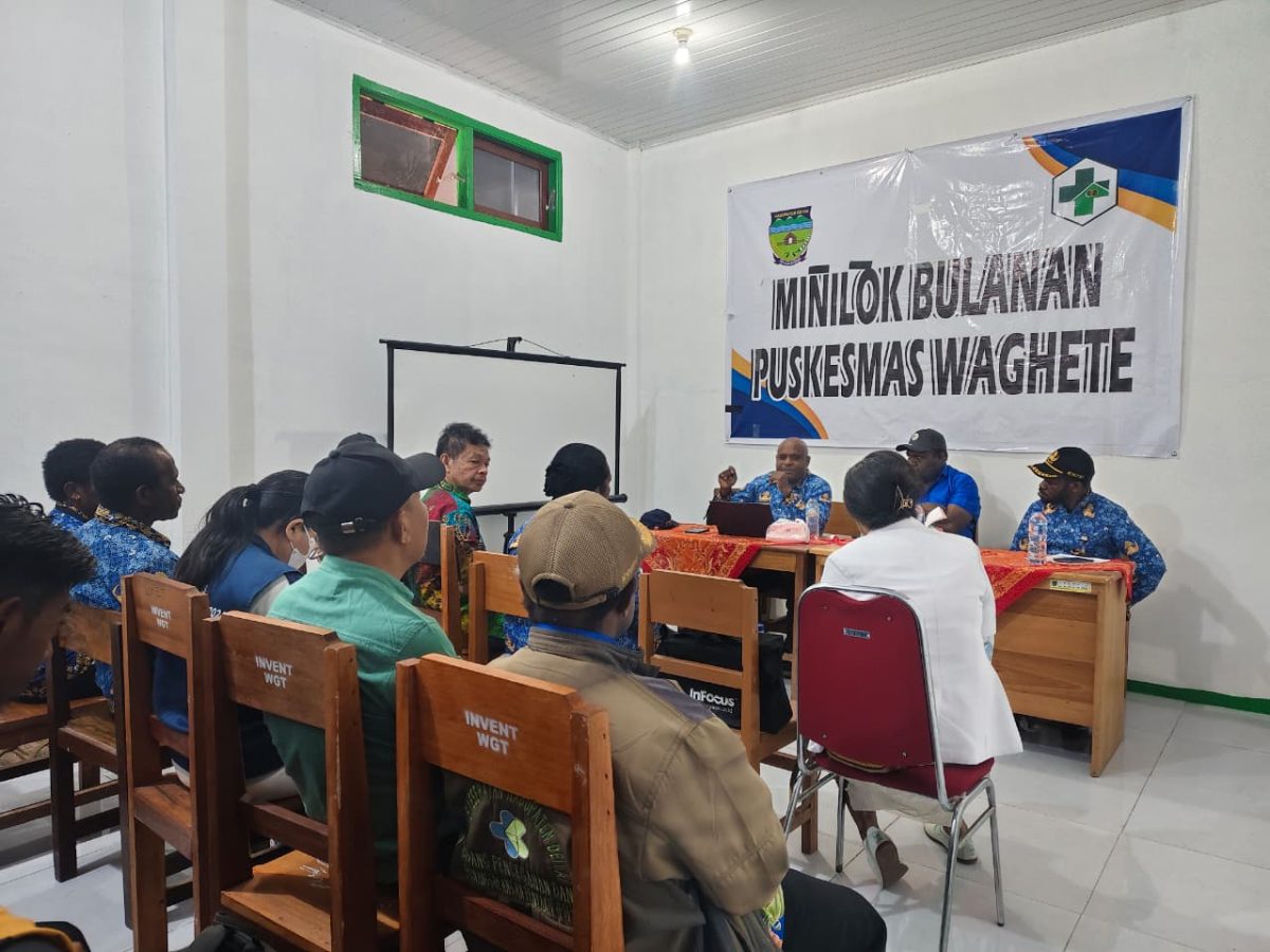 Tim Dinas Kesehatan Provinsi Papua Tengah bersama Dinas Kesehatan Kabupaten Deiyai, Puskesmas Waghete dan Yayasan Bina Kasih Husada mengikuti monitoring penerapan Integrasi Layanan Primer (ILP) serta pendampingan skrining TB di Puskesmas Waghete, Kamis (27/8/2026).